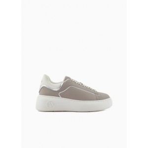 Leather sneakers with contrasting detail