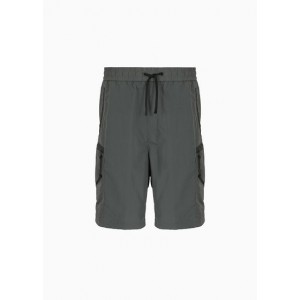Cargo shorts in technical fabric