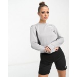 The North Face Training Mountain Athletic fleece sweat in grey