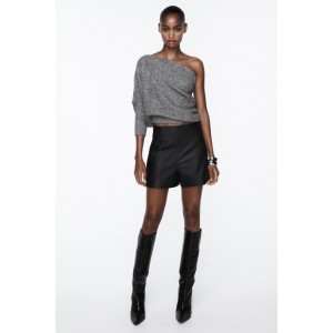 FAUX LEATHER SHORTS WITH A HIGH WAIST