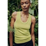 BASIC KNIT TOP WITH CONTRASTING PIPING