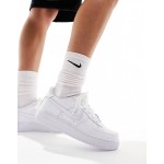 Nike Air Force 1 07 trainers in triple white