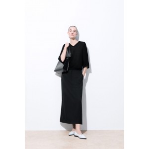 THE TAILORED WOOL TWILL SKIRT