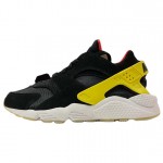 air huarache sneaker in black/yellow strike-white